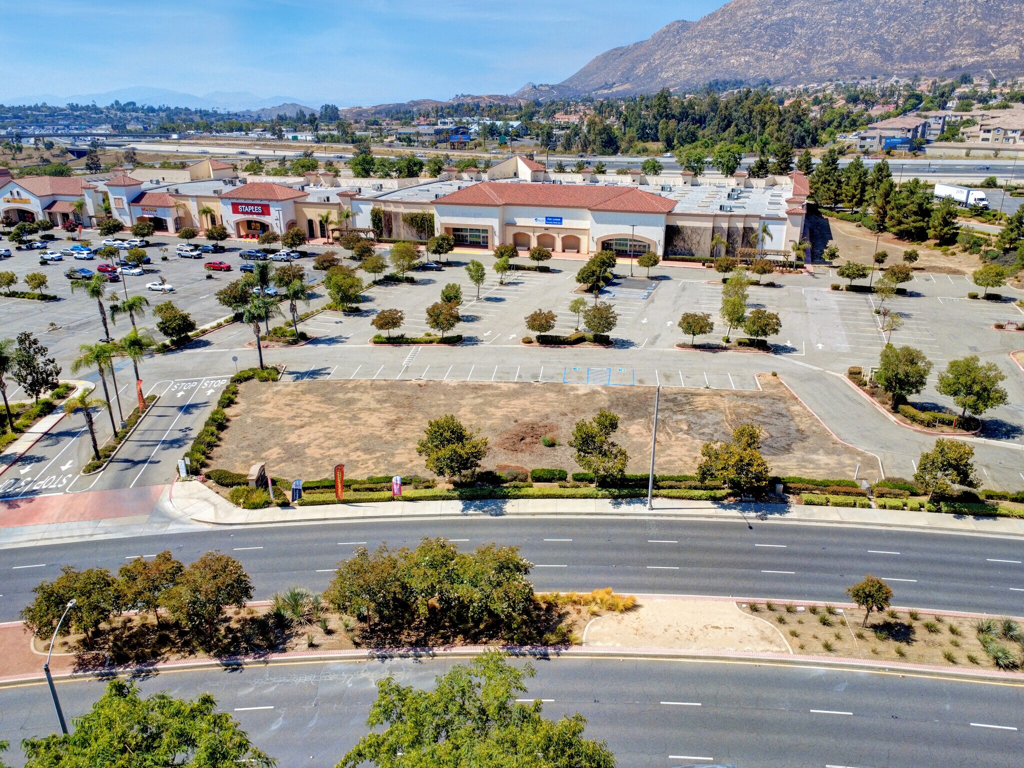 Canyon Springs Parkway, Riverside, CA à louer Photo de l’immeuble– Image 1 sur 64