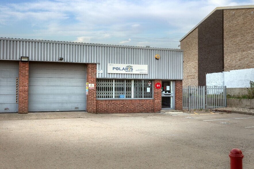 89-91 Whitby Rd, Slough à louer - Photo de l’immeuble – Image 2 sur 6