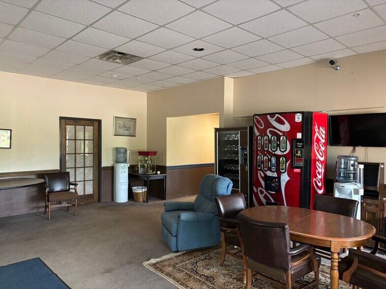 95 Teletech Dr, Moundsville, WV à louer - Photo de l’immeuble – Image 3 sur 11