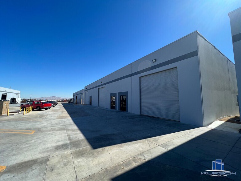 17615 Alder St, Hesperia, CA à louer - Photo de l’immeuble – Image 3 sur 5
