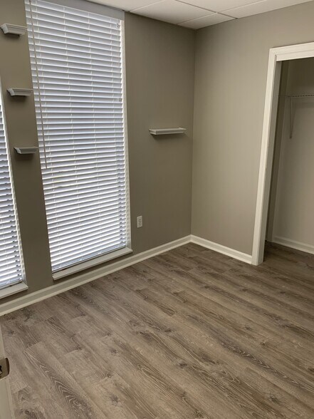 29800 Harper Ave, Saint Clair Shores, MI à louer - Photo de l’immeuble – Image 3 sur 3