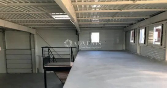 Local d'activités dans SAINT-GEORGES-D'ORQUES à vendre - Photo intérieure – Image 3 sur 8