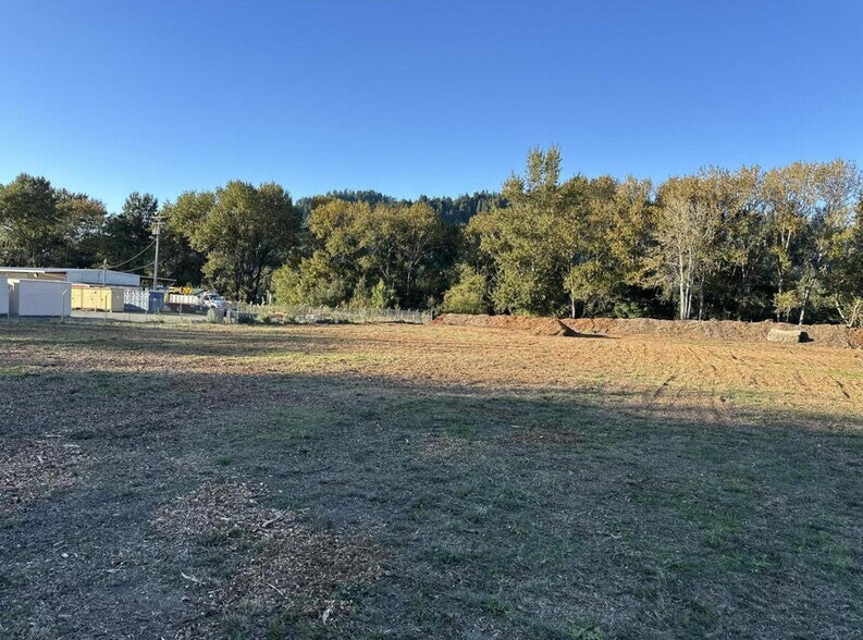 1397 Eeloa Ave, Rio Dell, CA à vendre - Photo de l’immeuble – Image 2 sur 4