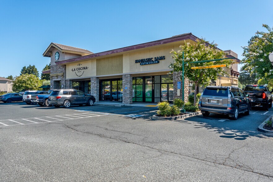1212-1214 Airport Park Blvd, Ukiah, CA à louer - Photo de l’immeuble – Image 2 sur 6