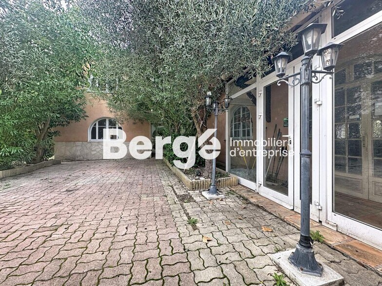 Local commercial dans Cagnes-sur-Mer à vendre - Photo de l’immeuble – Image 2 sur 11