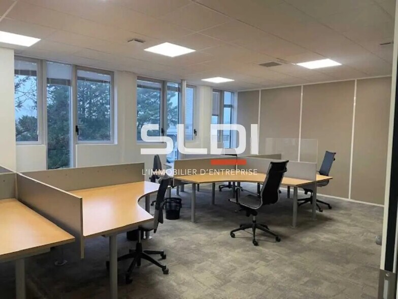 Bureau dans Rillieux-la-Pape à louer - Photo de l’immeuble – Image 1 sur 6