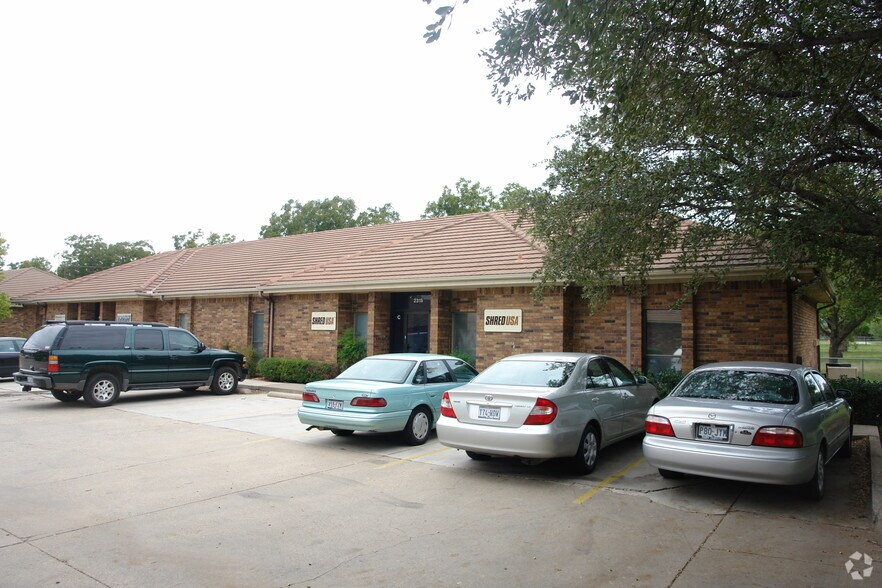 2315 Roosevelt Dr, Arlington, TX à vendre - Photo de l’immeuble – Image 2 sur 5