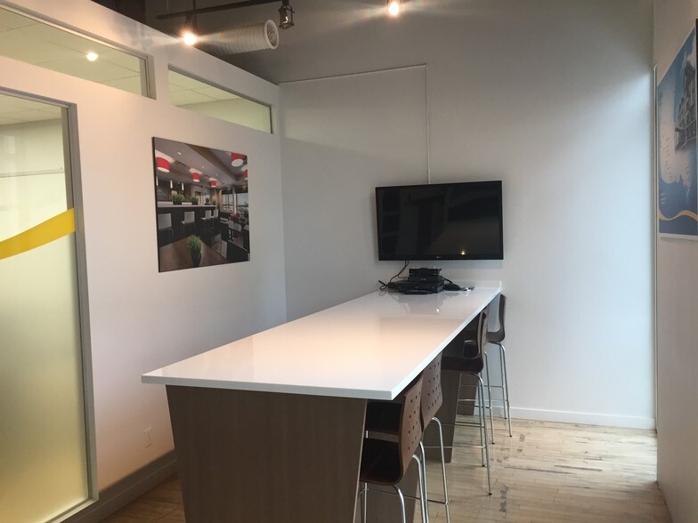 720-724 11th Ave SW, Calgary, AB à louer - Photo de l’immeuble – Image 2 sur 10