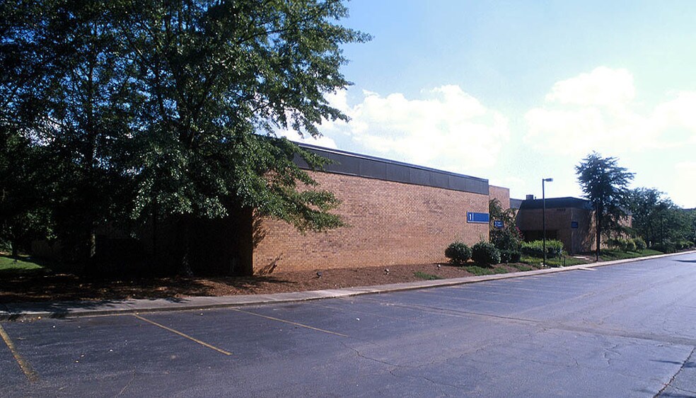 5952 Peachtree Industrial Blvd, Norcross, GA à louer - Photo de l’immeuble – Image 3 sur 10