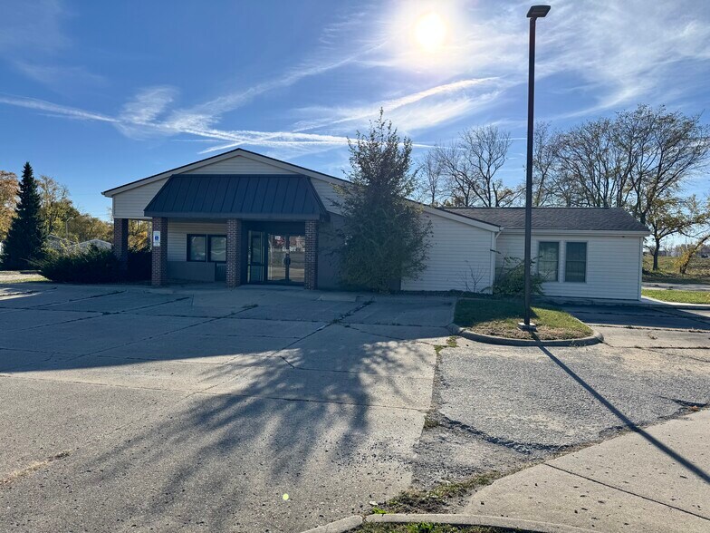 525 E Hartman Rd, Anderson, IN à vendre - Photo de l’immeuble – Image 3 sur 36