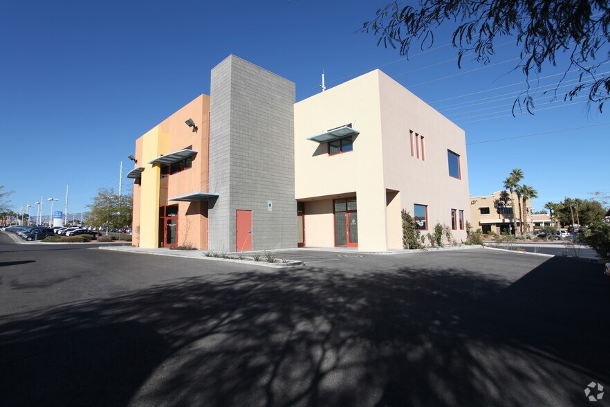 7545 W Sahara Ave, Las Vegas, NV à louer - Photo de l’immeuble – Image 3 sur 19
