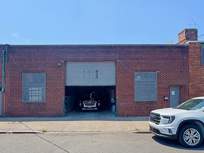 778-786 E 93rd St, Brooklyn, NY à louer - Photo de l’immeuble – Image 1 sur 2