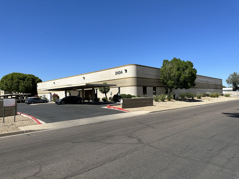 2410 W 14th St, Tempe, AZ à louer - Photo de l’immeuble – Image 1 sur 4