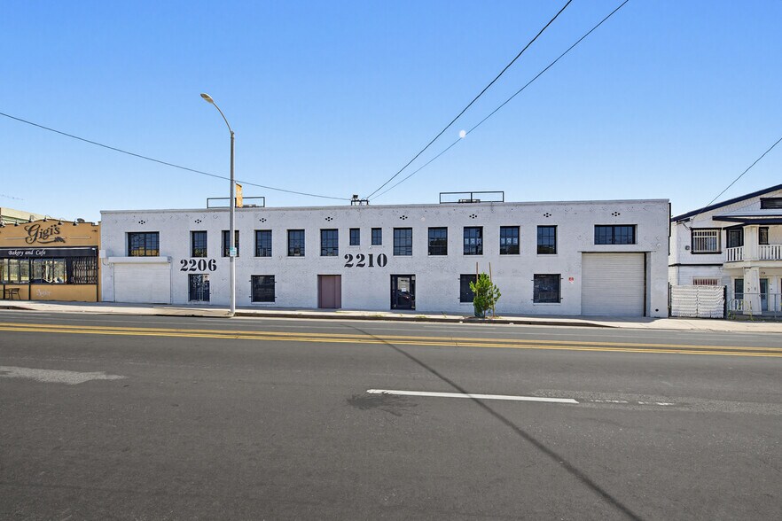 2210 W Temple St, Los Angeles, CA à vendre - Photo de l’immeuble – Image 1 sur 10