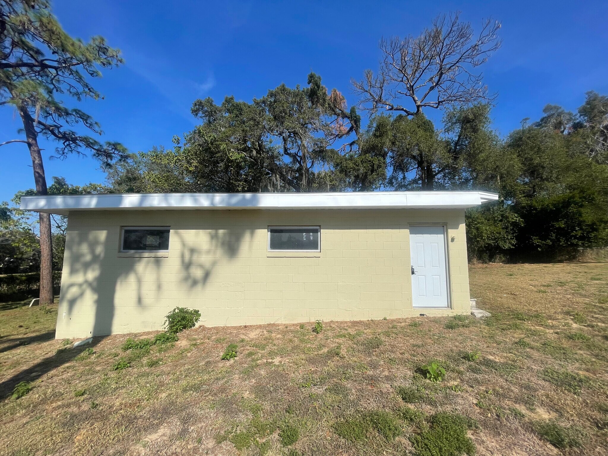 205 Fern Dr, Leesburg, FL à louer Photo principale– Image 1 sur 14