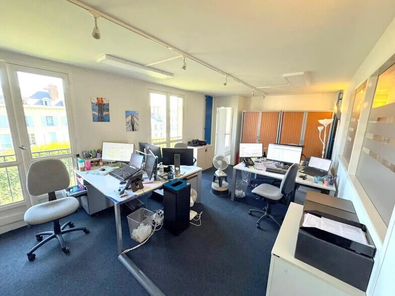 Bureau dans Versailles à louer - Photo intérieure – Image 2 sur 8