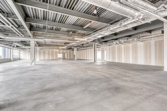 3815 Front St SE, Calgary, AB à louer Photo intérieure– Image 2 sur 4