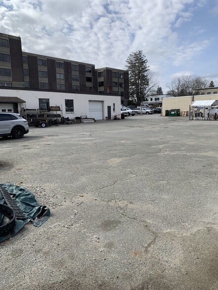 26 Washington St, Wellesley, MA portefeuille de 2 biens à vendre sur LoopNet.fr - Photo de l’immeuble – Image 2 sur 3