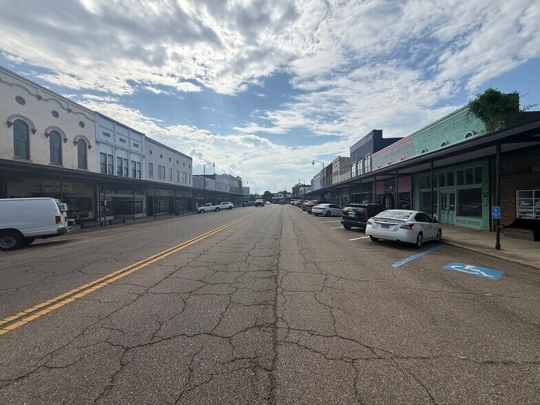 128 E Commerce St, Aberdeen, MS à vendre - Photo de l’immeuble – Image 2 sur 16