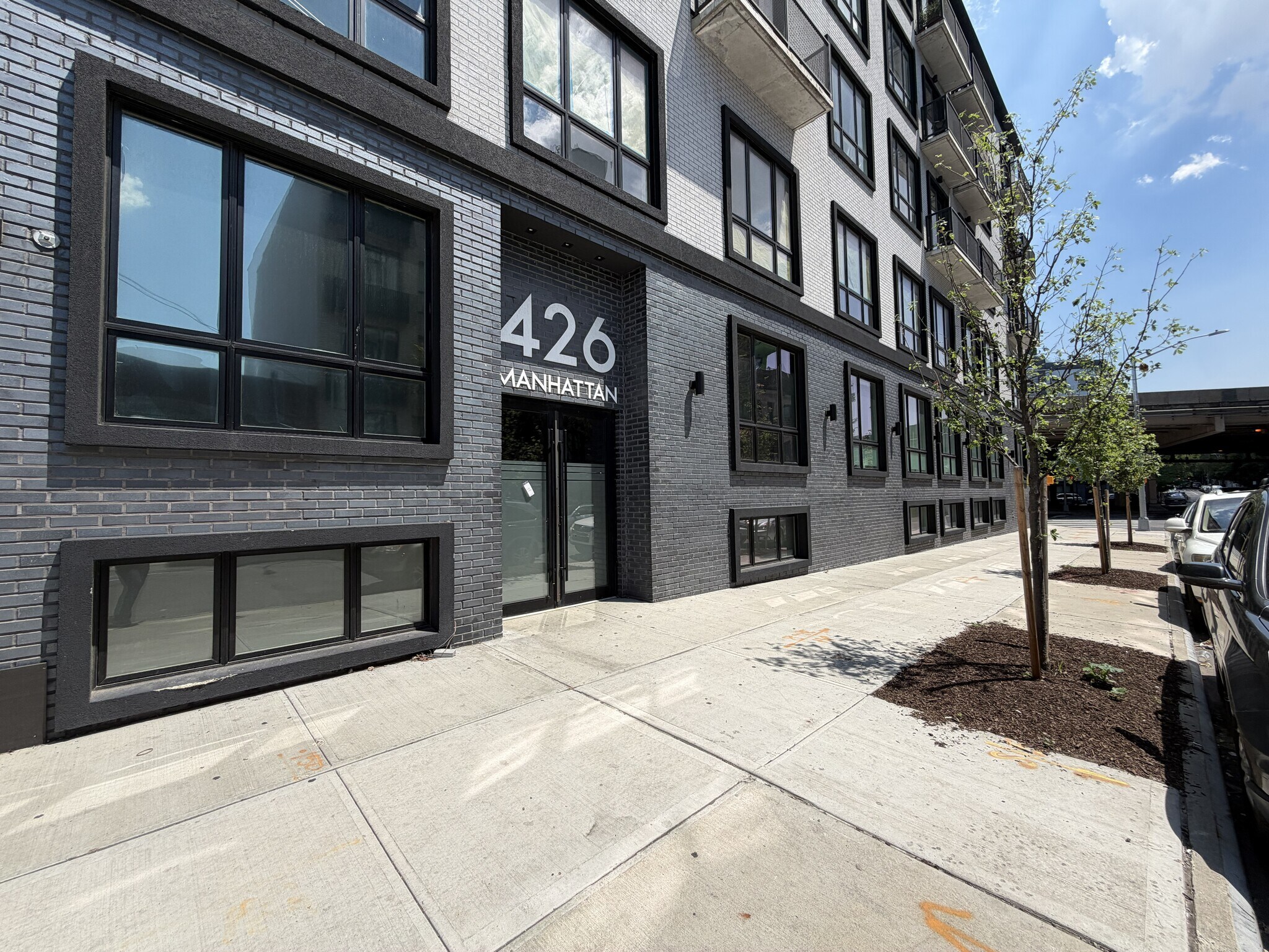 411 Meeker Ave, Brooklyn, NY à louer Photo de l’immeuble– Image 1 sur 15