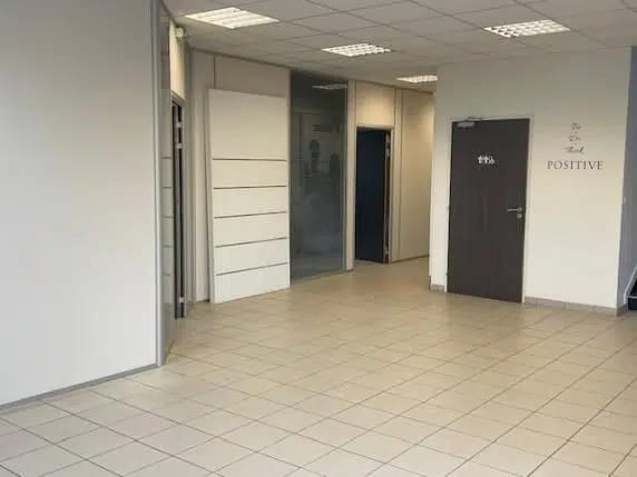 Local d’activités dans BOIS-D'ARCY à louer - Photo intérieure – Image 2 sur 10