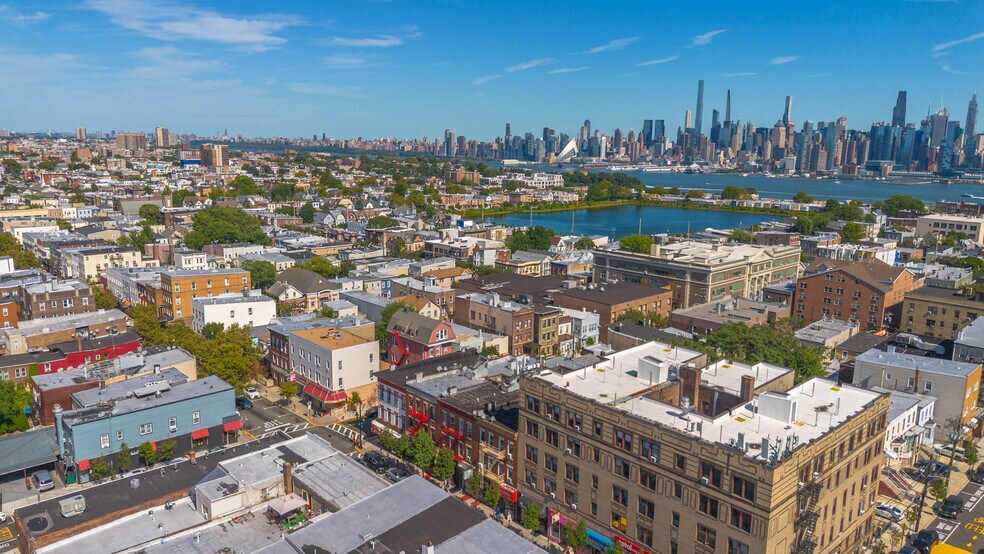 1716 Bergenline Ave, Union City, NJ à vendre - Photo de l’immeuble – Image 3 sur 9