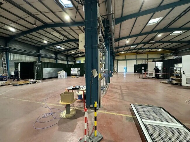 Plus de détails pour Bureau, Local d'activités à louer