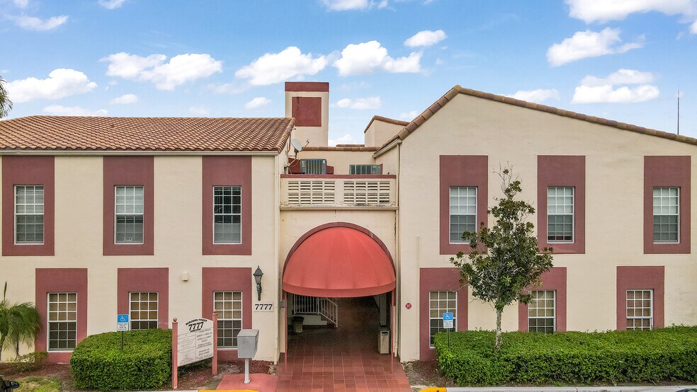 7777 N University Dr, Tamarac, FL à vendre - Photo principale – Image 1 sur 89