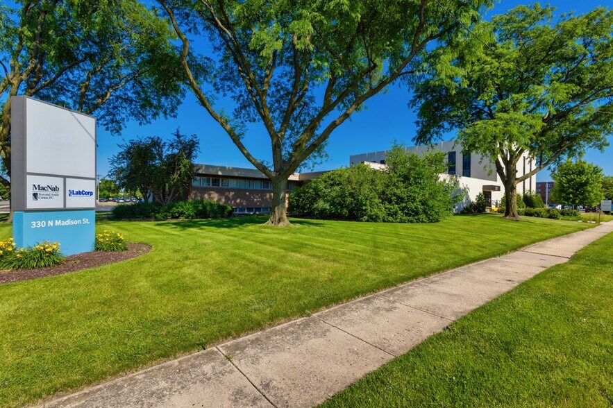 330-1 Madison St, Joliet, IL à vendre - Photo de l’immeuble – Image 3 sur 5