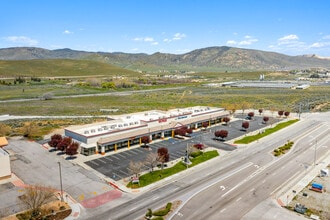 1001 W Tehachapi Blvd, Tehachapi, CA à louer Photo intérieure– Image 2 sur 2