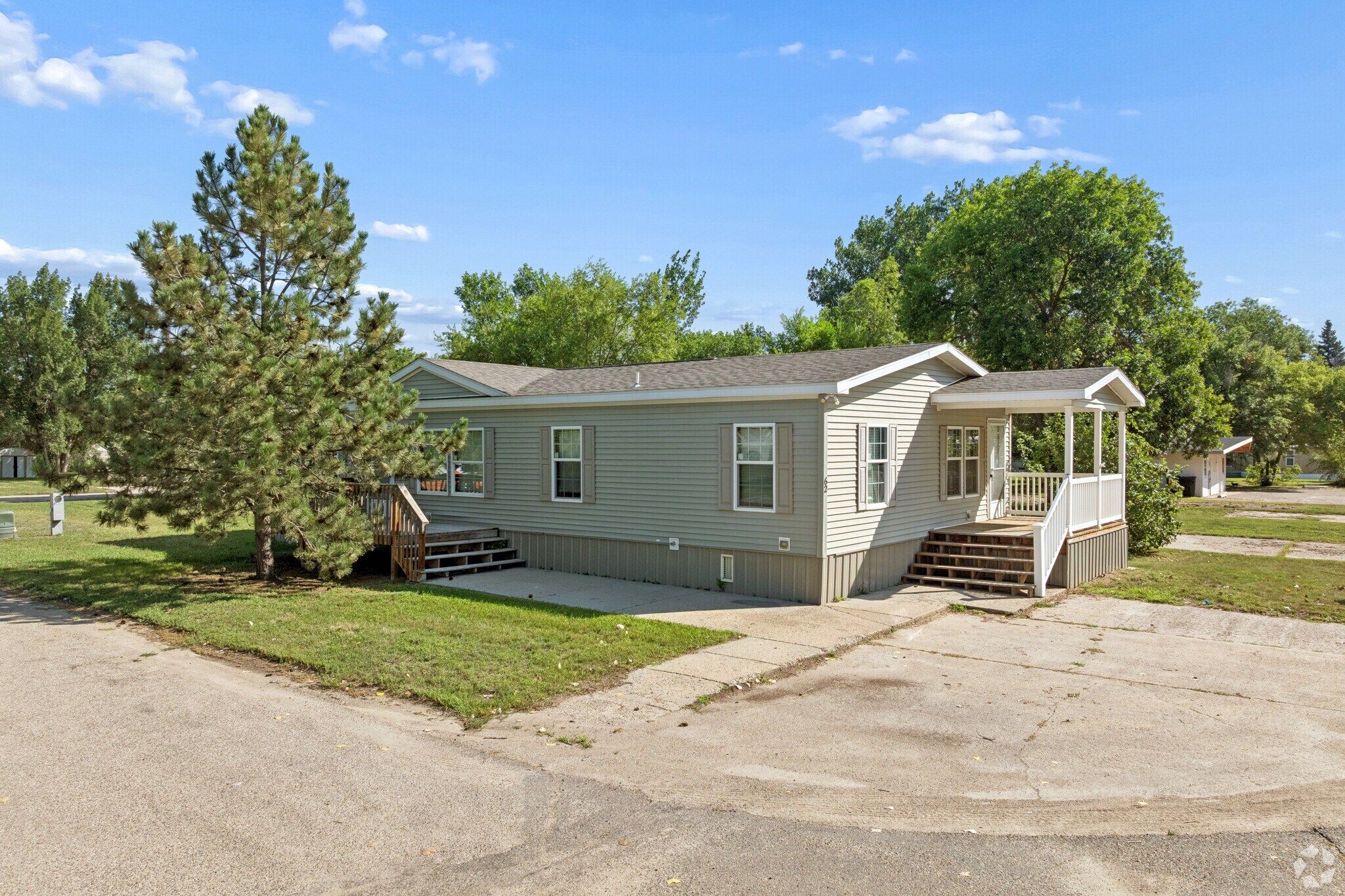 2600 University Ave, Williston, ND à vendre Photo de l’immeuble– Image 1 sur 22