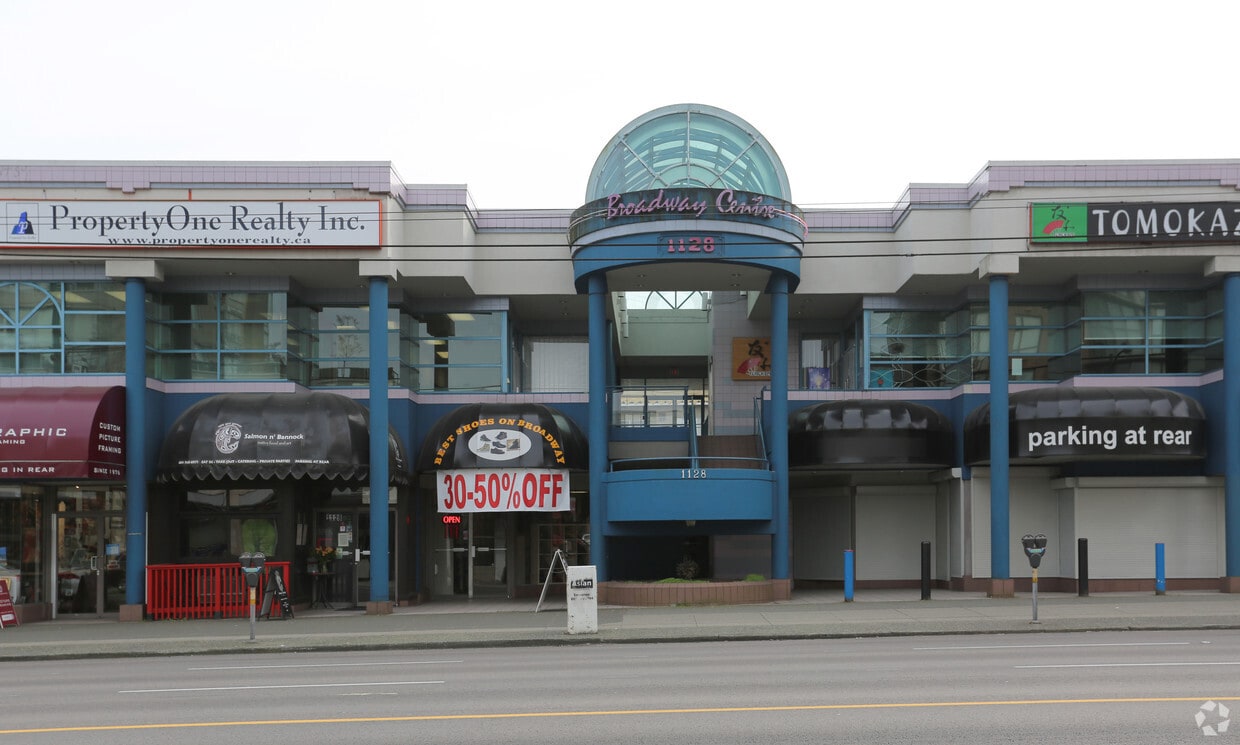 1128 W Broadway, Vancouver, BC à louer Photo de l’immeuble– Image 1 sur 1