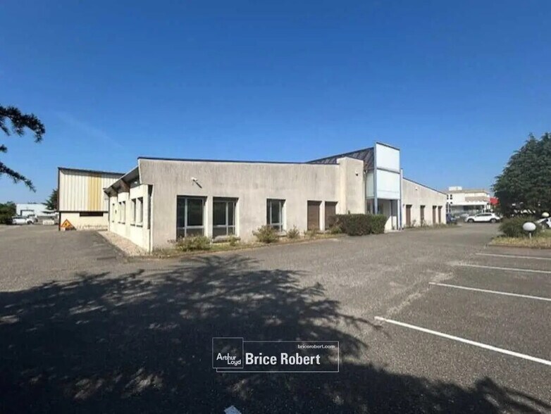 Local d'activités dans Chassieu à vendre - Photo de l’immeuble – Image 1 sur 9