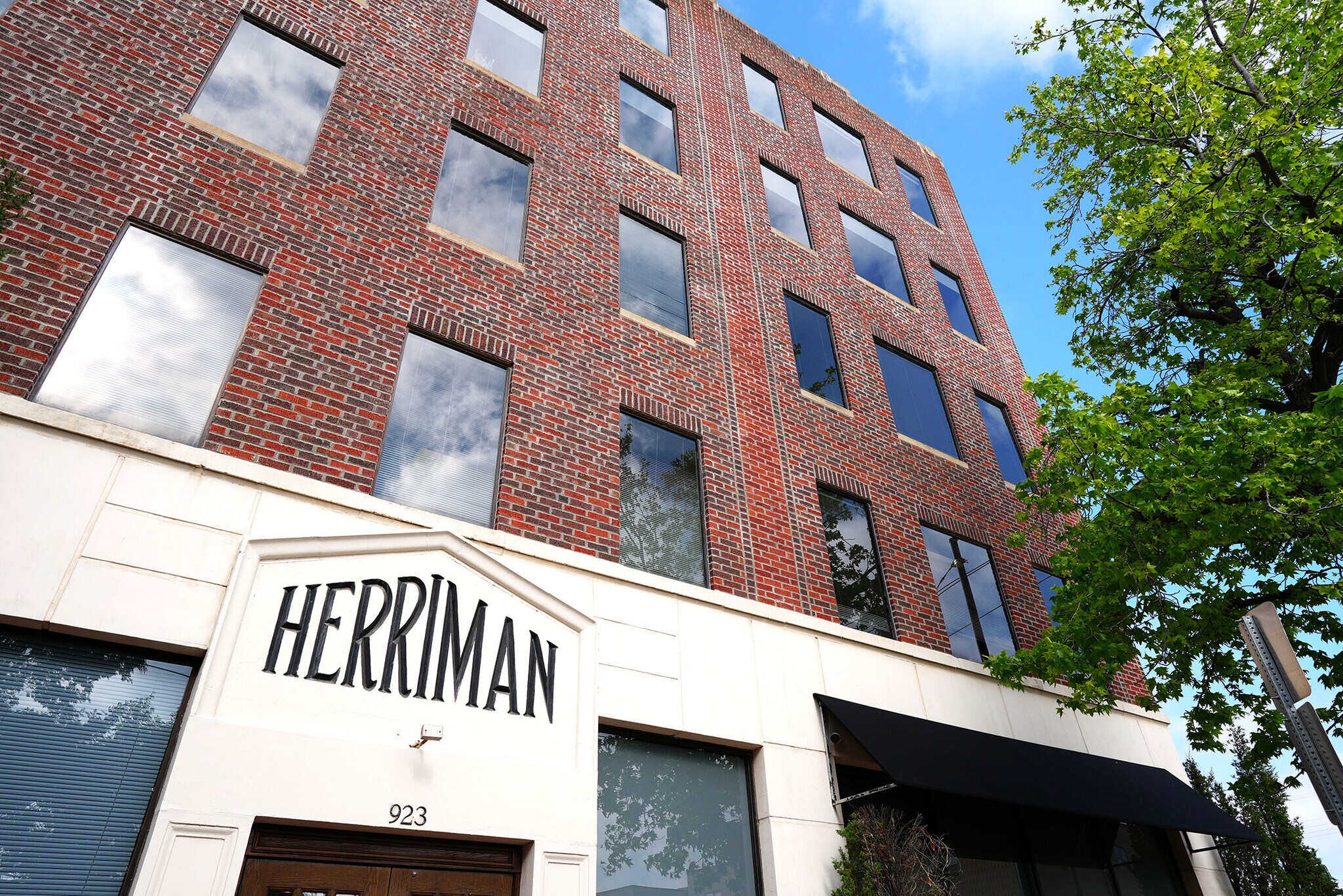 Collins & Herriman Buildings portefeuille de 2 biens à vendre sur LoopNet.fr Photo de l’immeuble– Image 1 sur 6
