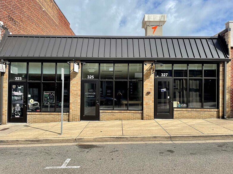 325 E Main St, Johnson City, TN à louer - Photo de l’immeuble – Image 2 sur 2
