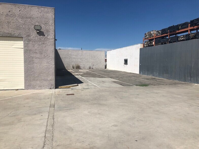 14655-14657 Lull St, Van Nuys, CA à vendre - Photo de l’immeuble – Image 3 sur 5