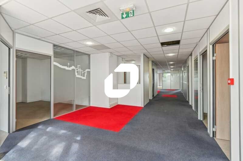 Bureau dans Courbevoie à vendre - Photo de l’immeuble – Image 3 sur 14