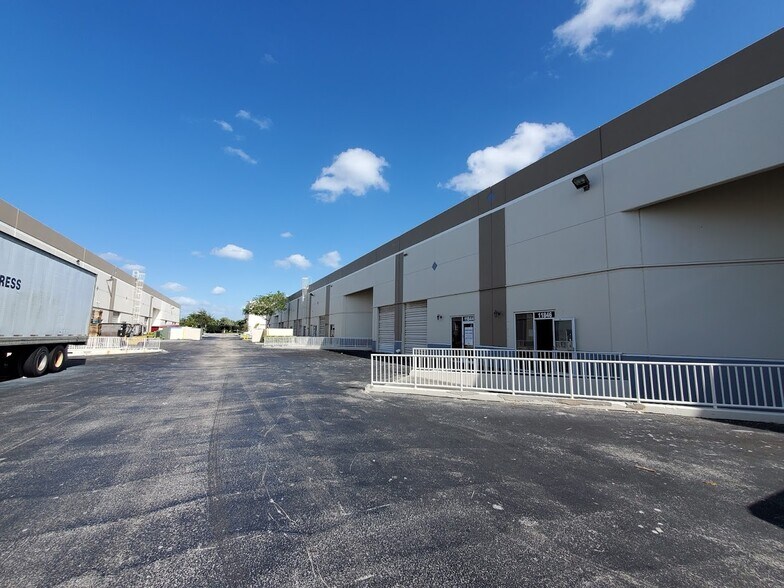 12062-12090 Miramar Pky, Miramar, FL à louer - Photo de l’immeuble – Image 2 sur 3