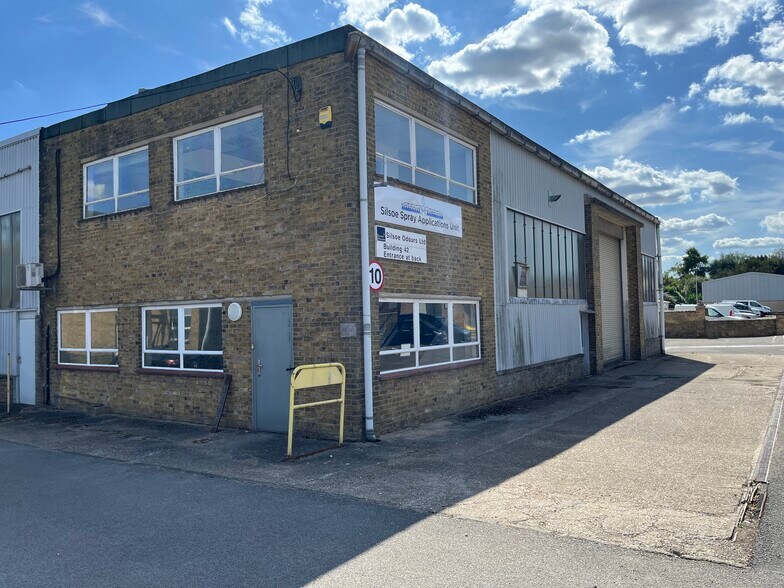 42 Wrest Park, Silsoe à louer - Photo de l’immeuble – Image 1 sur 27