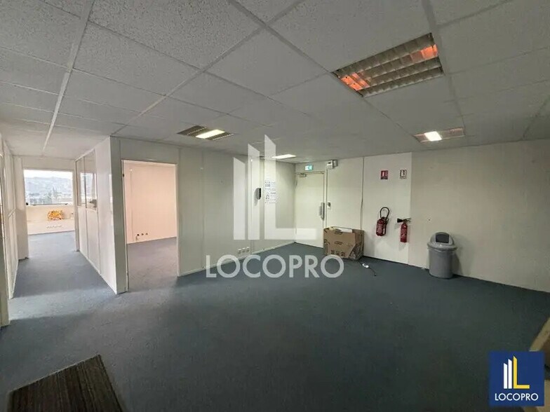 Bureau dans Carros à louer - Photo intérieure – Image 3 sur 9