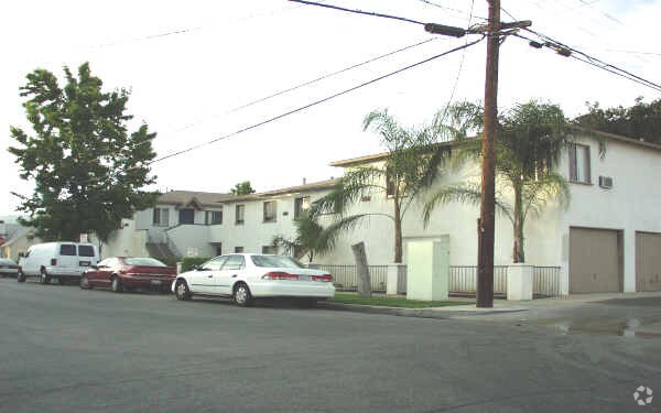 1117-1121 2nd St, San Fernando, CA à vendre - Photo de l’immeuble – Image 3 sur 4
