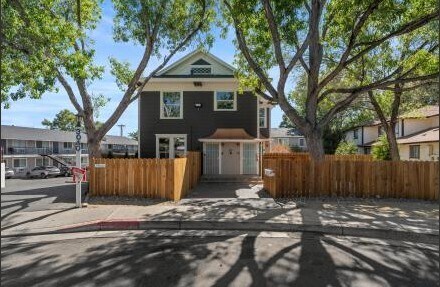 50 Berrum Pl, Reno, NV à vendre - Photo de l’immeuble – Image 1 sur 38