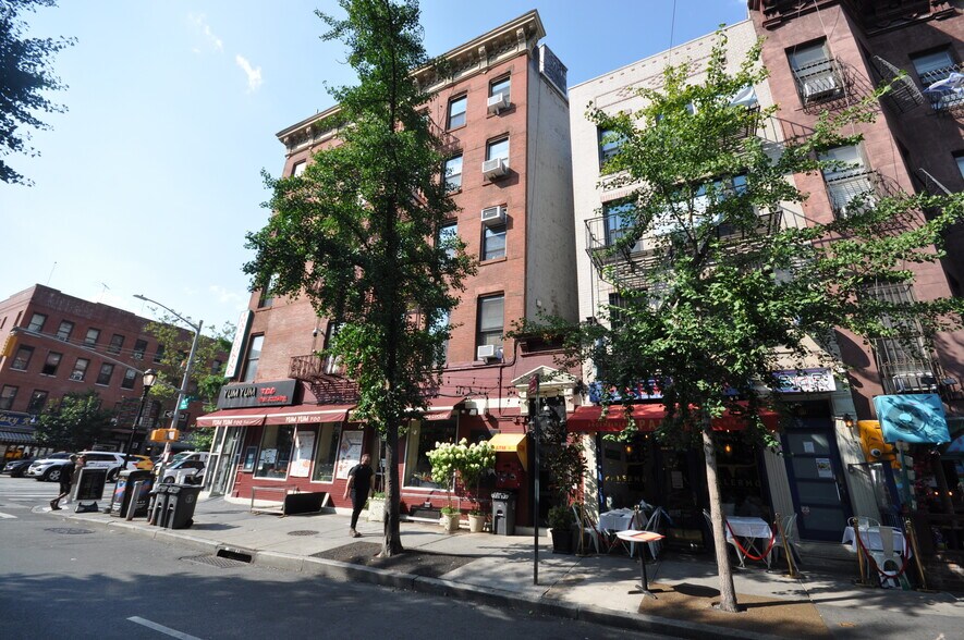 Hell's Kitchen Mixed Use Portfolio portefeuille de 2 biens à vendre sur LoopNet.fr - Photo de l’immeuble – Image 3 sur 14