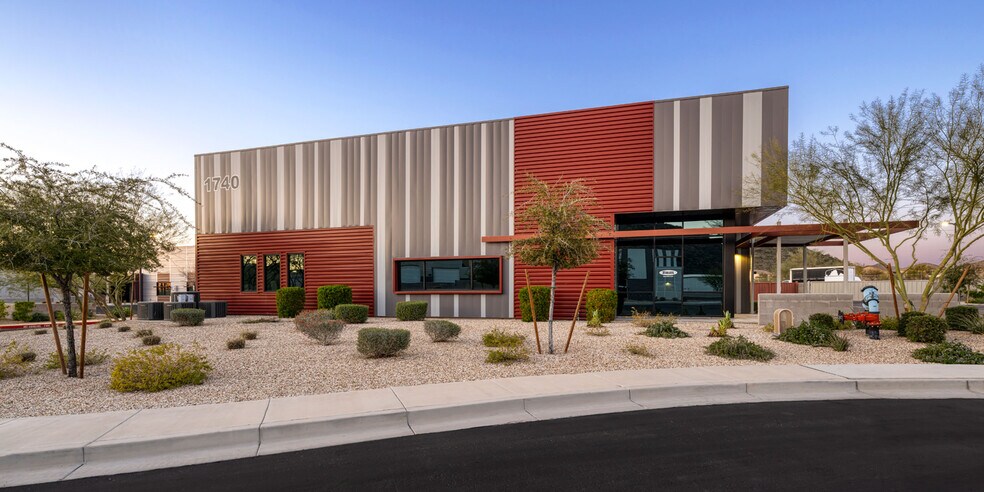 1740 E Robin Ln, Phoenix, AZ à louer - Photo de l’immeuble – Image 1 sur 8