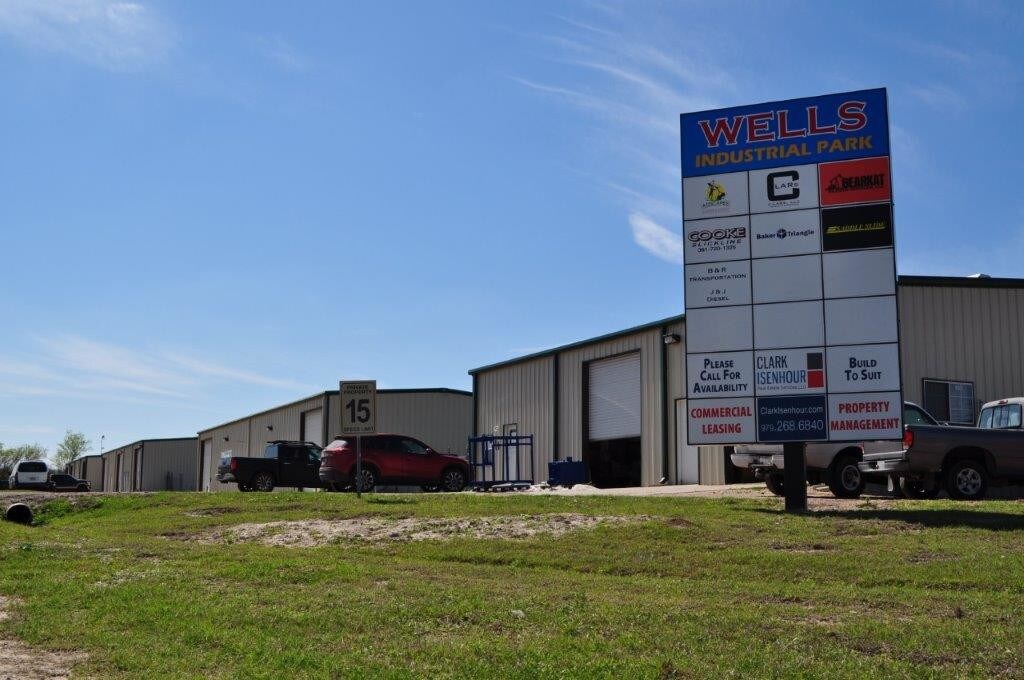 1515-1517 Crosswind Dr, Bryan, TX à louer Photo principale– Image 1 sur 2