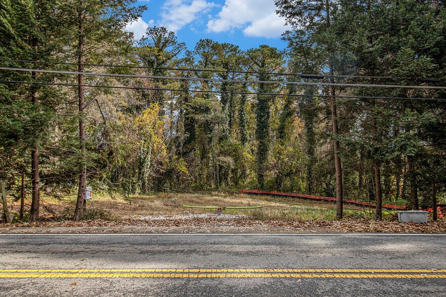 883 Mountain View Dr, Stone Mountain, GA à vendre - Photo de l’immeuble – Image 2 sur 11