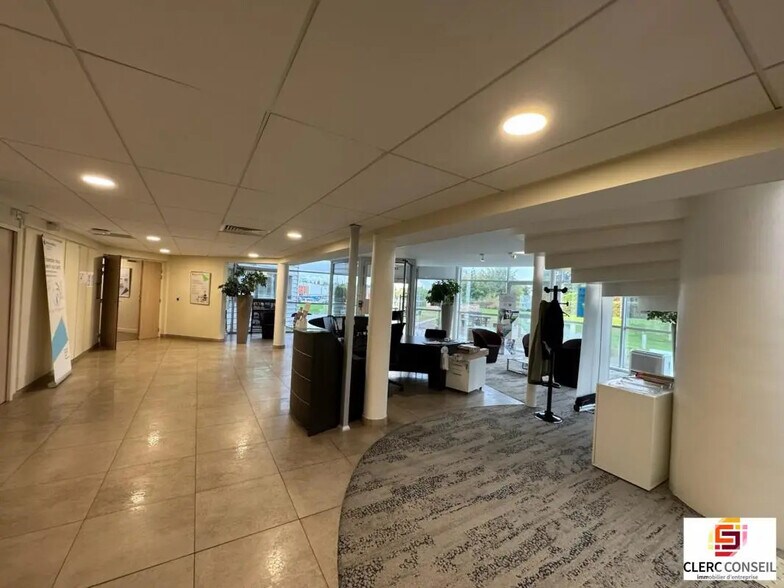 Bureau dans Mont-Saint-Aignan à louer - Photo de l’immeuble – Image 2 sur 28