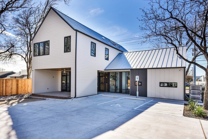 2010 W Koenig Ln, Austin, TX à louer - Photo principale – Image 1 sur 6