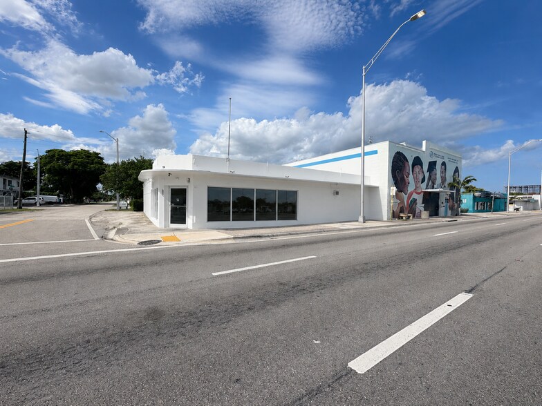 3045 W Broward Blvd, Fort Lauderdale, FL à louer - Photo de l’immeuble – Image 3 sur 15
