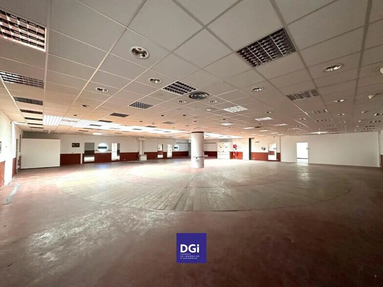 Local commercial dans Nîmes à louer - Photo de l’immeuble – Image 1 sur 6